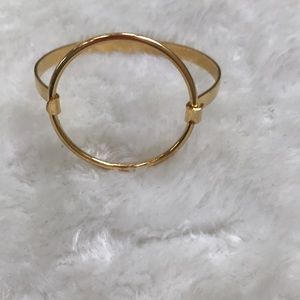 Gold circle bracelet